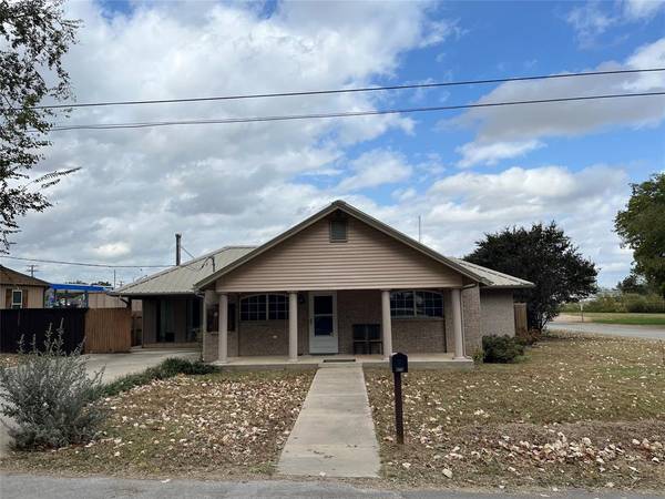 409 E Boyd Avenue, Boyd, TX 76023