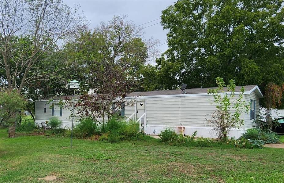 103 S Avenue D, Wortham, TX 76693