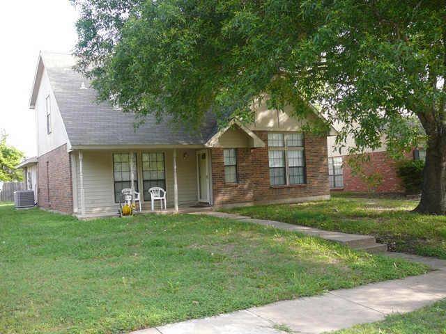 812 Plummer Drive, Cedar Hill, TX 75104