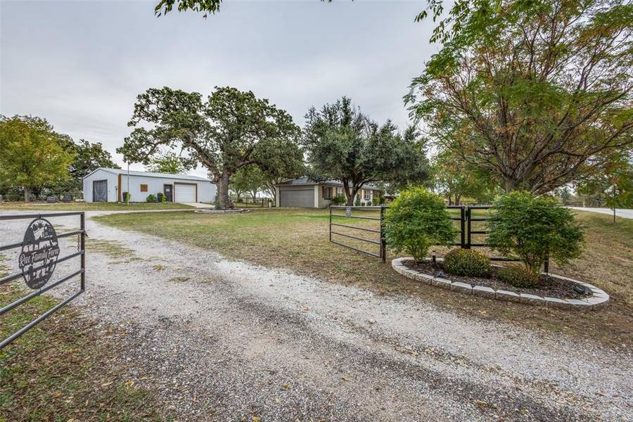 1200 Tipps Road, Cross Roads, TX 76227