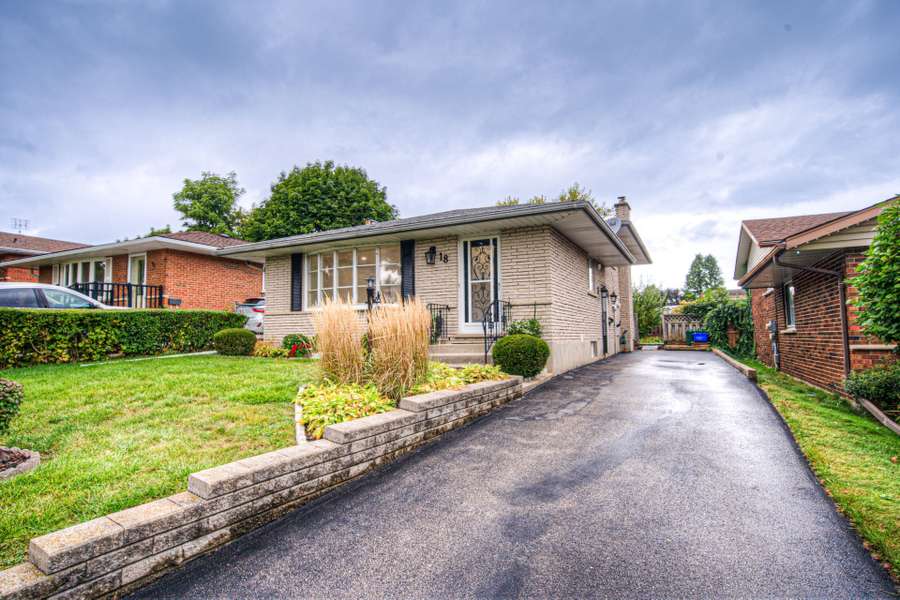 18 Bosworth CRES, Kitchener, ON N2E 1Z1