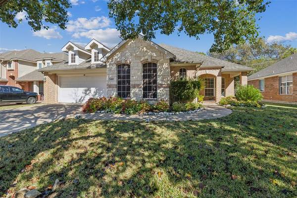 4105 Lakeshore Drive, Mansfield, TX 76063