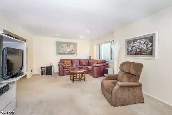 Florham Park Boro, NJ 07932,38 Park St 14-G #G