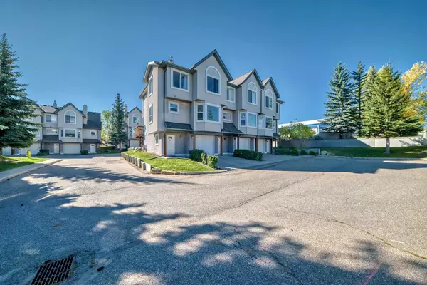 27 sandarac Villas Northwest, Calgary, AB T3K 5B6