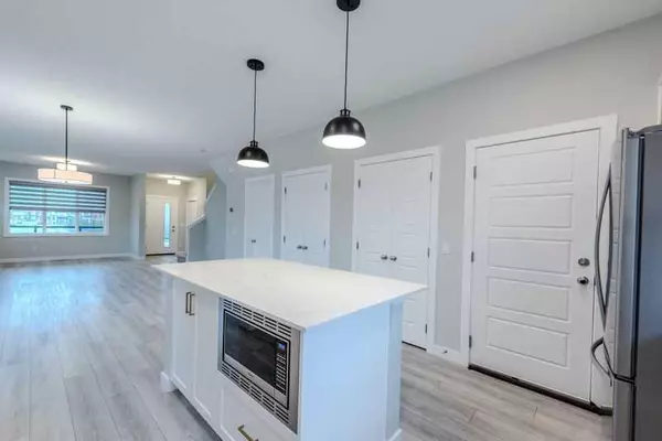 Calgary, AB T2X 4Y8,275 Wolf Creek WAY Southeast