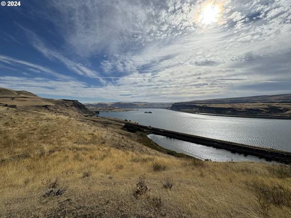 2 WISHRAM RD, Wishram, WA 98673