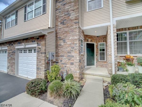 7 Tutbury Ct, Mount Olive Twp., NJ 07828