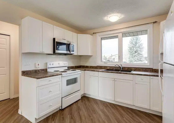 Calgary, AB T2A 5Y7,597 Aboyne CRES Northeast