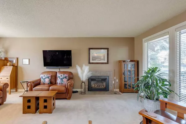 Calgary, AB T1Y 2Y9,407 Whiteridge CRES Northeast