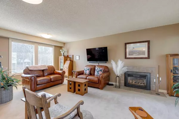 Calgary, AB T1Y 2Y9,407 Whiteridge CRES NE