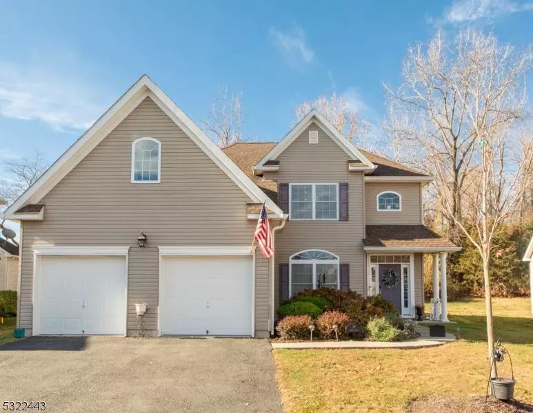 39 Bluffs Ct, Hamburg Boro, NJ 07419