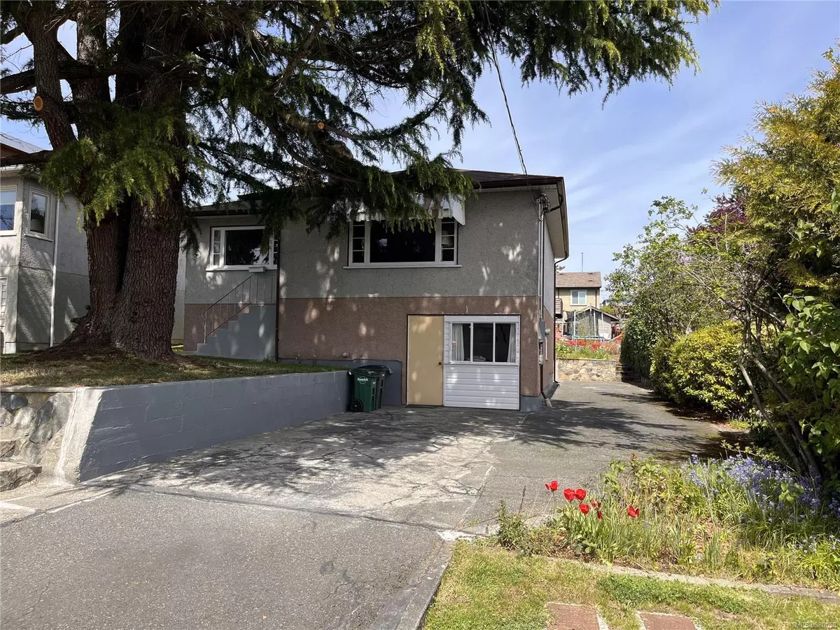 Saanich, BC V8Z 1K3,266 Sims Ave