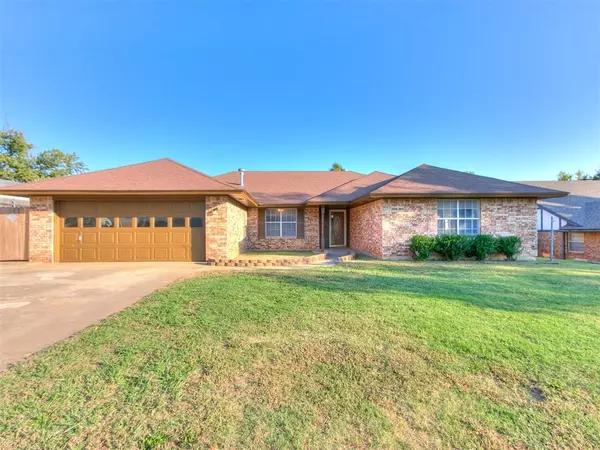 2805 WOODCREEK Road, Midwest City, OK 73110