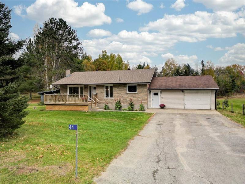 44 Alexander CT, Bancroft, ON K0L 1C0