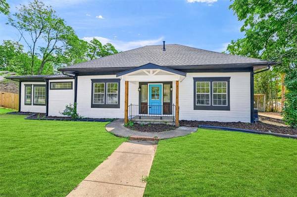 313 W Spruce Street, Whitewright, TX 75491