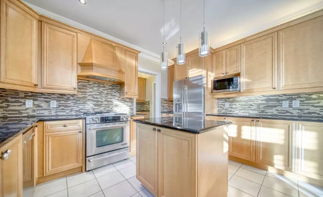 Oakville, ON L6M 4T5,2239 Devonshire CRES