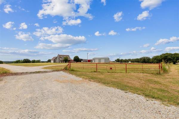 2028 County Road 1370, Alvord, TX 76225