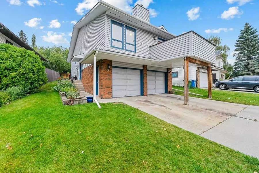 52 Hawkcliff WAY Northwest, Calgary, AB T3G 2R7