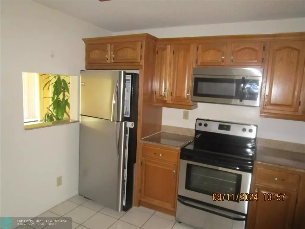 Sunrise, FL 33322,10442 Sunrise Lakes Blvd  #111