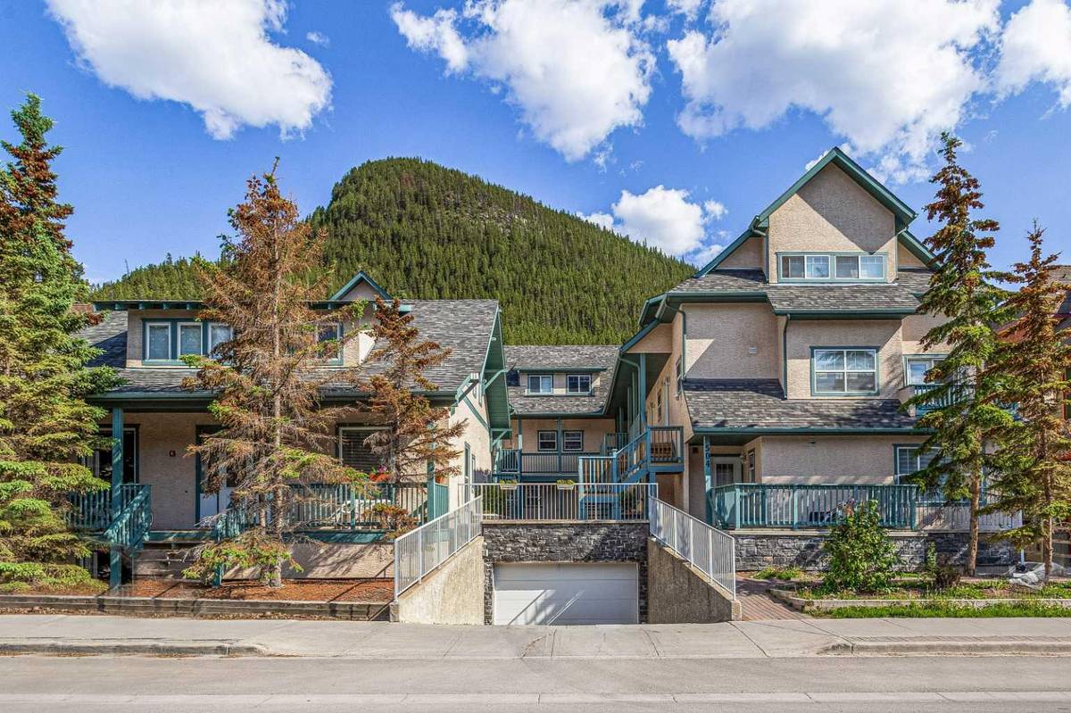 Banff, AB T1L1E3,504 Banff AVE #7