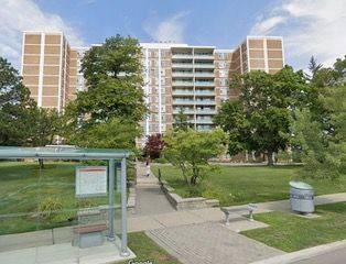 Toronto W09, ON M9R 2M7,44 LONGBOURNE DR #1112