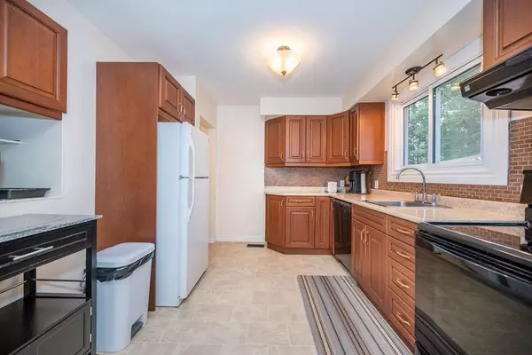 Laurentian Hills, ON K0J 1P0,103 MONCK SQ