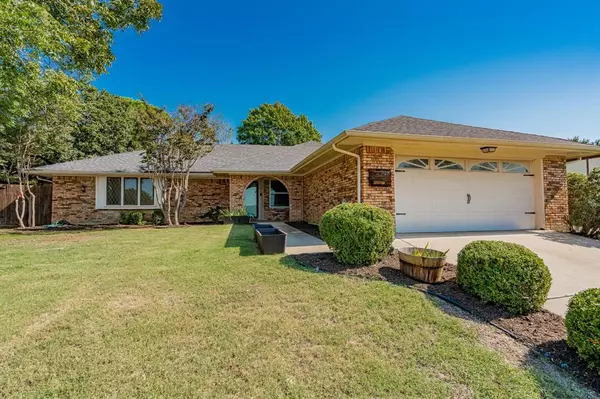 708 Patty B Lane, Burleson, TX 76028