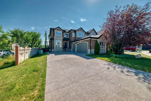 4 Rockcliff PT NW, Calgary, AB T3G5Z4