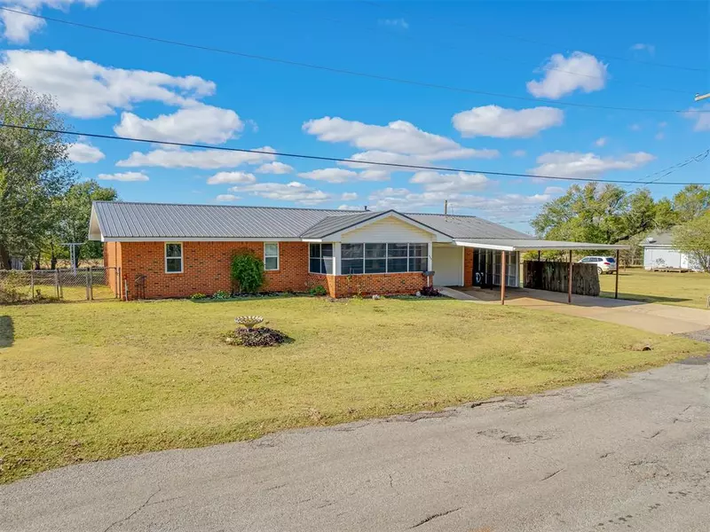 425 S Galena Avenue, Geary, OK 73040