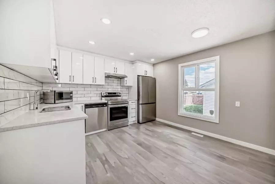 3 Whitworth WAY Northeast, Calgary, AB T1Y 6B1