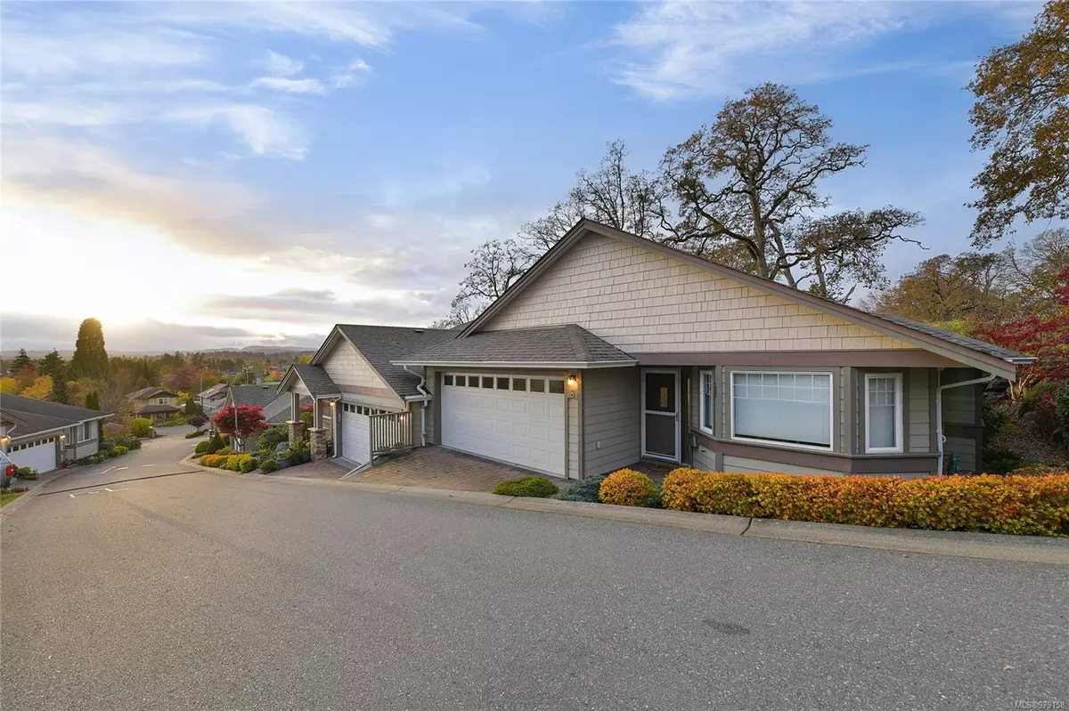 Saanich, BC V8X 5L6,759 Sanctuary Crt #8