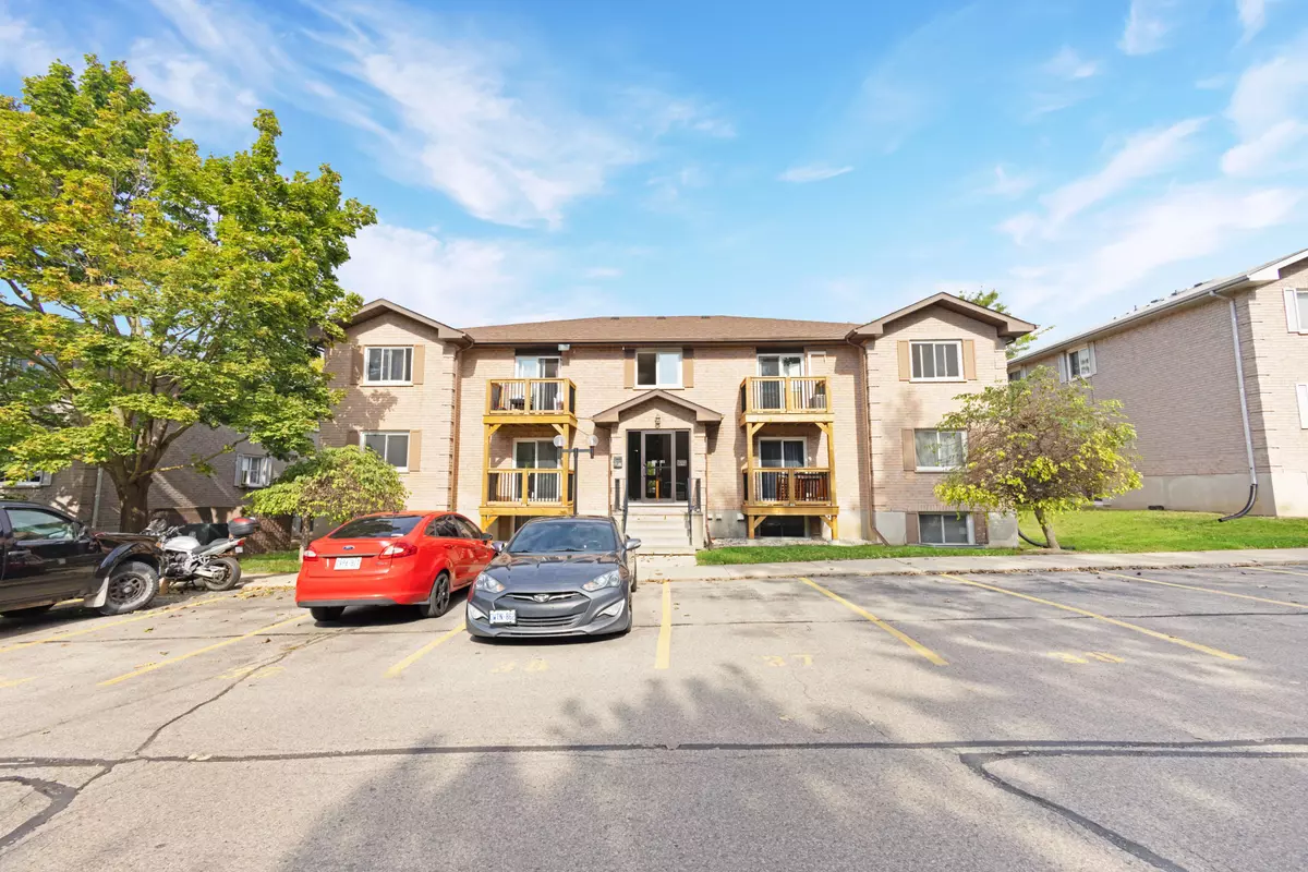 Kitchener, ON N2M 5N2,266 Overlea DR #303