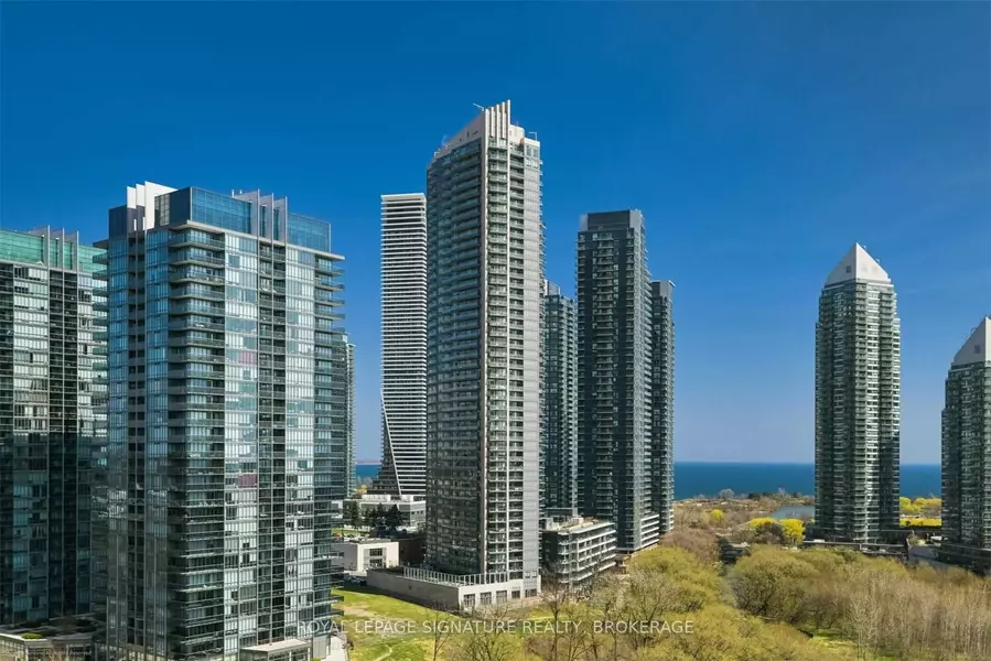 36 Park Lawn RD #305, Toronto W06, ON M8V 0E5