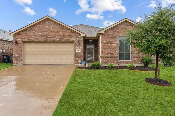 208 Emerald Creek Drive, Fort Worth, TX 76131