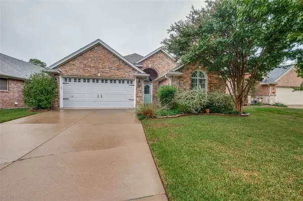 5204 Timber Green Drive, Arlington, TX 76016