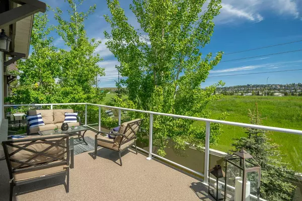 Calgary, AB T3H5A7,22 Discovery Woods Villas Southwest