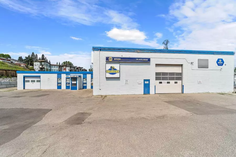 204 41 AVE Northeast, Calgary, AB T2E 2N3