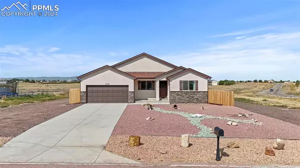 935 E Paseo Dorado DR, Pueblo West, CO 81007