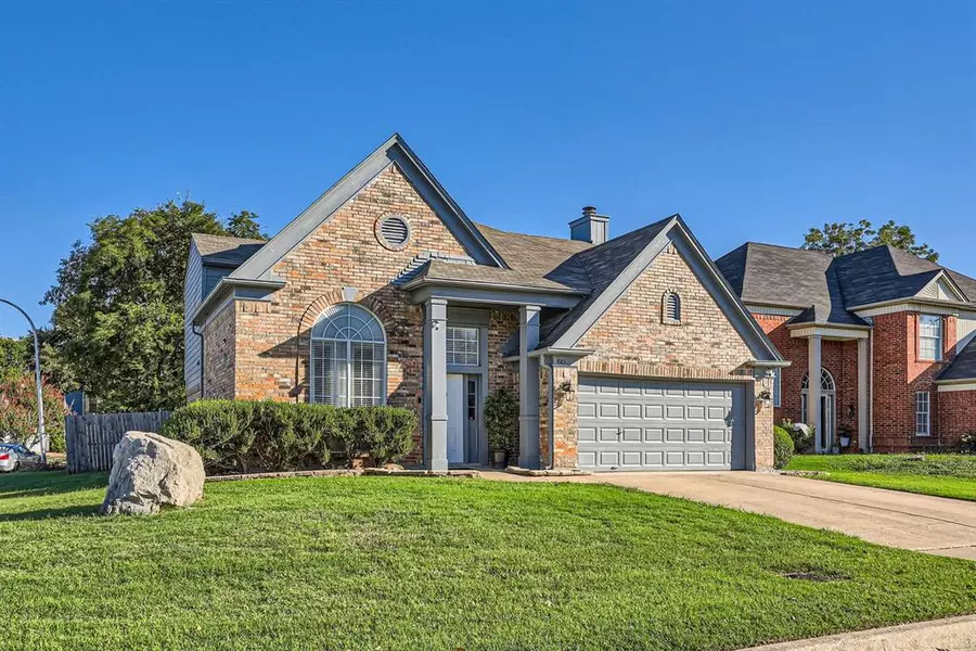 8101 Cloverglen Lane, Fort Worth, TX 76123