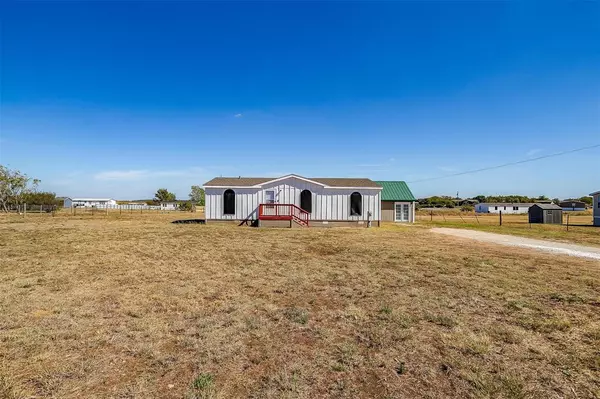 9212 Kansas Street, Joshua, TX 76058