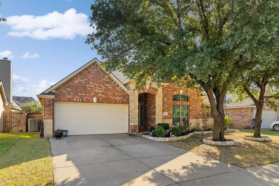 913 Monticello Drive, Burleson, TX 76028