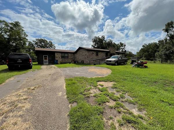 1011 Gilmer Road, Winnsboro, TX 75494