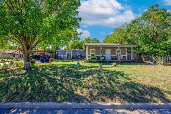 305 Saddle Road, White Settlement, TX 76108