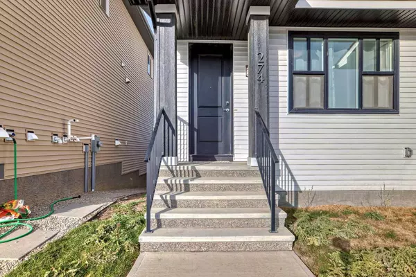 Calgary, AB T3R 1Z1,274 Aquila DR Northwest