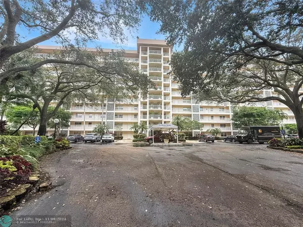 3520 Oaks Way  #406, Pompano Beach, FL 33069