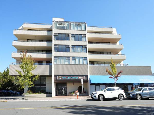 9805 Second St #204, Sidney, BC V8L 4T9