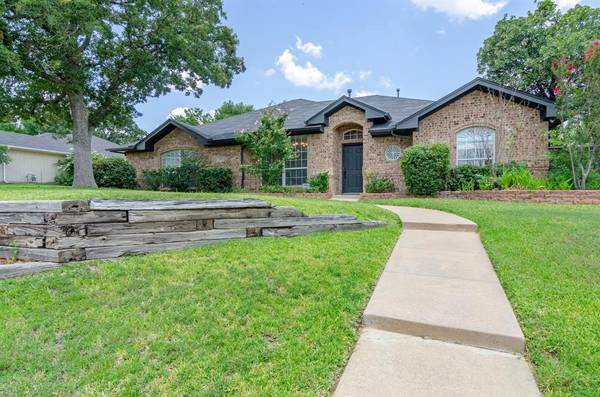 1255 Elmbrook Drive, Kennedale, TX 76060