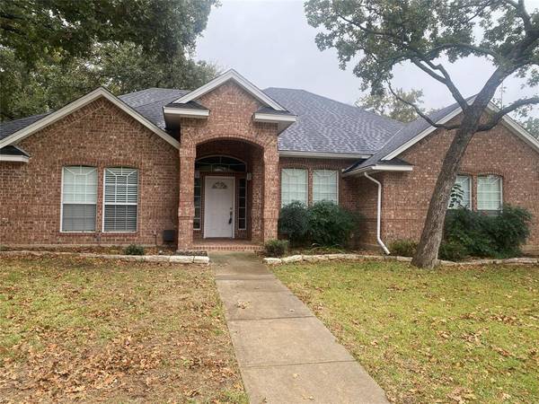 3402 Blue Forest Drive, Arlington, TX 76001