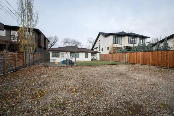 Calgary, AB T2N 2X1,732 33A ST NW