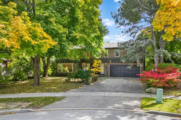 9 Silvergrove RD, Toronto C12, ON M2L 2N5